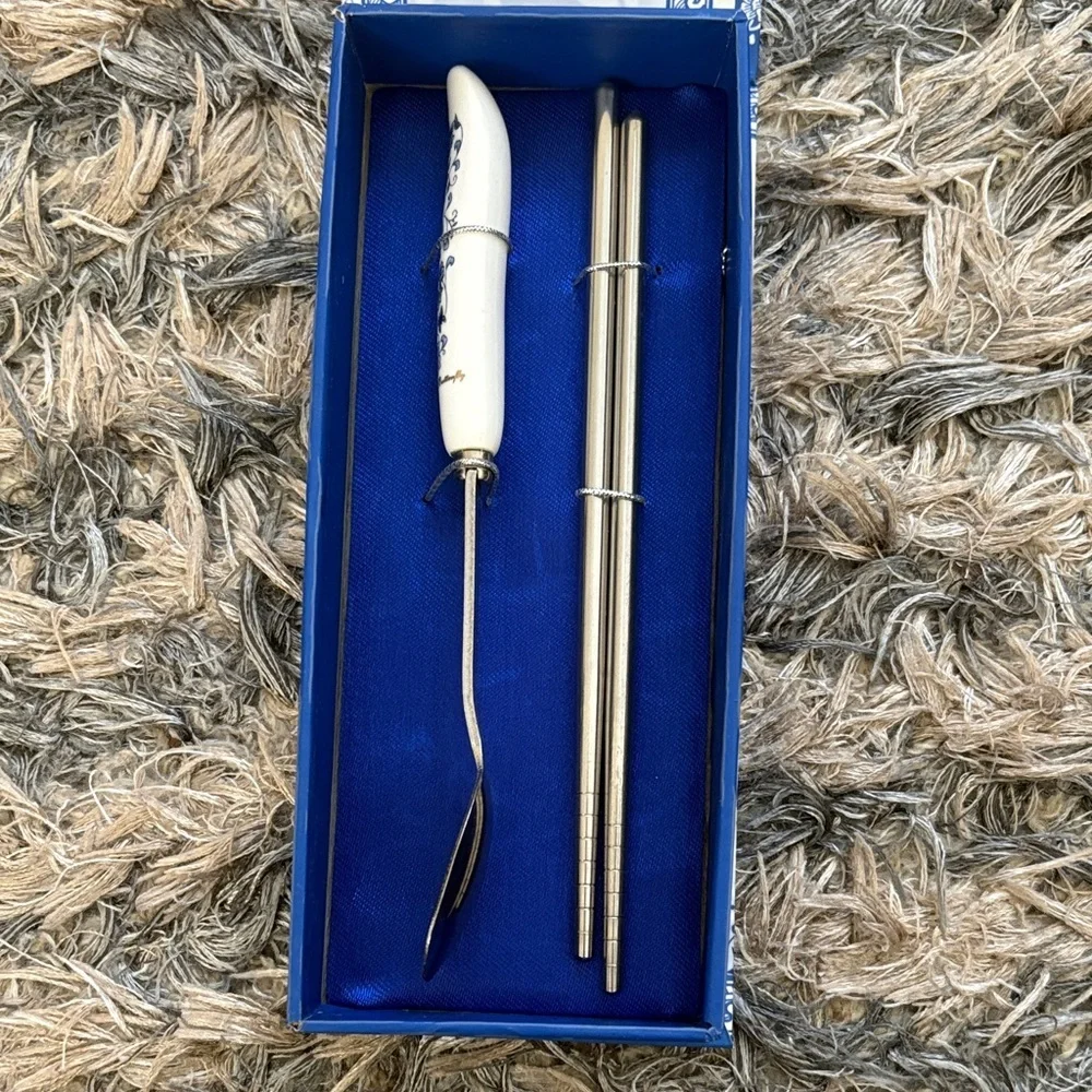 Elegant Blue and White Porcelain Spoon and Chopsticks Set New